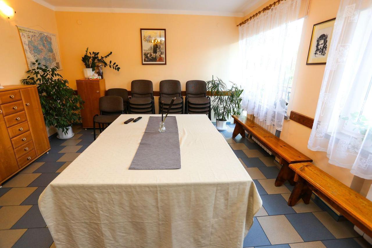 Wieczernik Dom Rekolekcyjny Ksiezy Pallotynow Swieta Katarzyna  Dış mekan fotoğraf