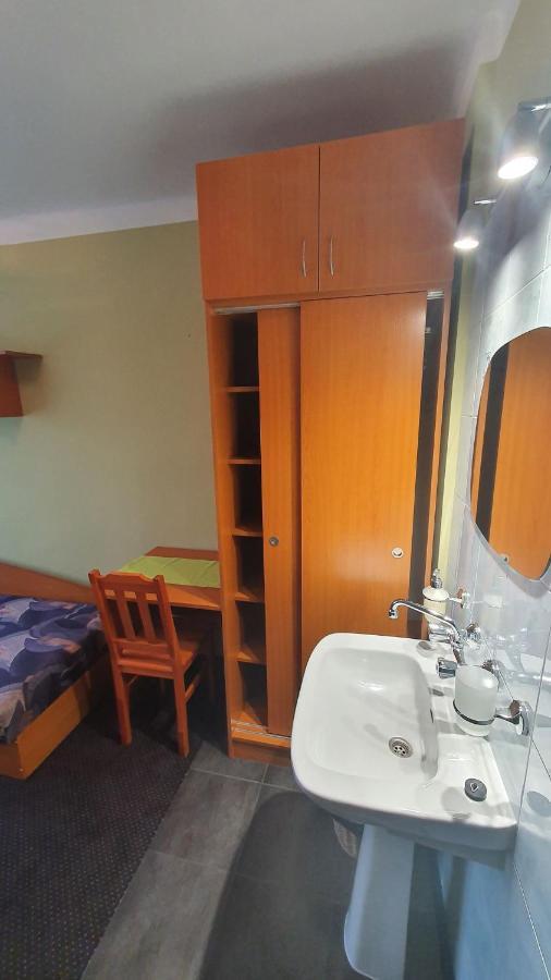 Wieczernik Dom Rekolekcyjny Ksiezy Pallotynow Swieta Katarzyna  Dış mekan fotoğraf