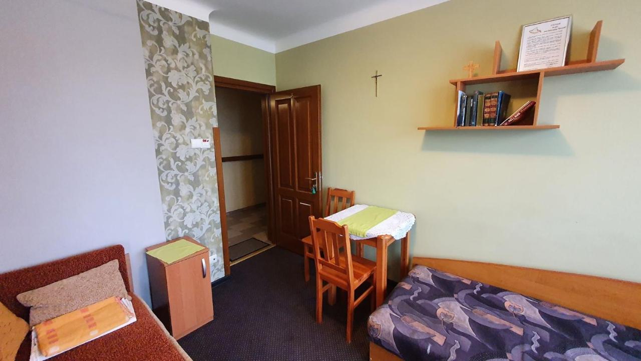 Wieczernik Dom Rekolekcyjny Ksiezy Pallotynow Swieta Katarzyna  Dış mekan fotoğraf